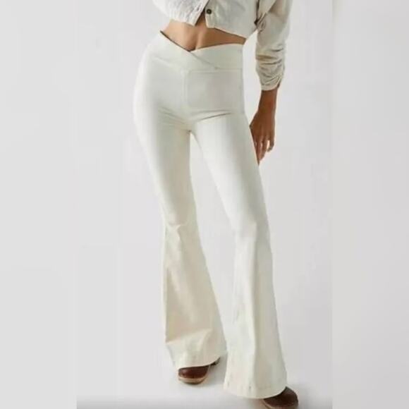 Free People Denim - NEW FREE PEOPLE Venice Beach High Rise Flare In Worn White Sz 25 Stretchy